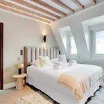 Stylish Studio - 2P - Vendome Square