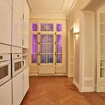 Glamorous Apartment, Excellent Location