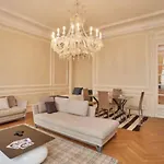Glamorous Apartment, Excellent Location