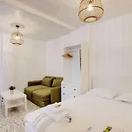 Cozy Parisian Studio In The Vibrant 11Th Arrondissement