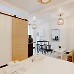 Cozy Parisian Studio In The Vibrant 11Th Arrondissement