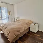 Cosy Flat 60M2 - Beautiful Large Rooftop - Near Metro And Train Station - Free Secure Car Parking