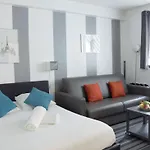 Champs Elysees & Arc De Triomphe - Cityapartmentstay