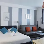 Champs Elysees & Arc De Triomphe - Cityapartmentstay