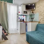 Tiny Boutique Studio In Paris 11