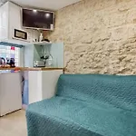 Tiny Boutique Studio In Paris 11