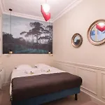 Modern And Cosy Flat In The Heart Of Notre Dame
