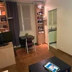 Entire Cozy Apartment Near Eiffel Tower In Paris