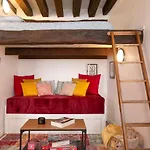Authentic Apartment In Center Of Parisian Marais