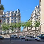 Entire Cozy Apartment Near Eiffel Tower In Paris