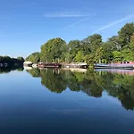 Cabine sur péniche à Bagatelle