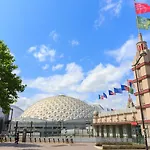 Duplex Cinema Face Au Parc Des Expositions