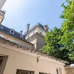 Beautiful Studio In Small House Near Eiffel Tower