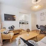 Modern Apartment - 2Br-6P - Republique