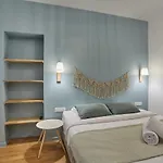 Apartment Center Of Paris By Studio Prestige