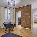 Apartment Center Of Paris By Studio Prestige
