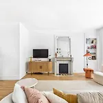 Marais - Montmorency 2Bdr By B\'Your Home