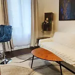 Luxueux Studio Au Centre De Paris 17 Eme