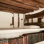 Studio De Charme Au Coeur De L\'Ile St Louis