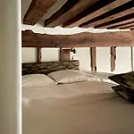 Studio De Charme Au Coeur De L\'Ile St Louis