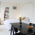 26 M Love Cocoon With Eiffel Tower View