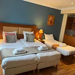 121 Paris Hotel