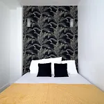 2 Bed Modern Fully Furnish Flat,Close To Buttes Chaumon Park