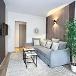 Champs-Elysees Finest Flat