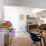 Superb Flat With Terrasse & 24-7 Security In The Heart Of Paris!