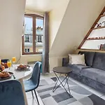 Eiffel Tower & Invalides - Cityapartmentstay