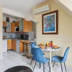 Eiffel Tower & Invalides - Cityapartmentstay