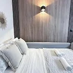 Champs-Elysees Finest Flat