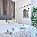1630 - Best Deal Champs Elysees Olympic Games 2024