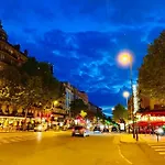 Artist Designed Flat In Central Area Montparnasse