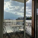 Paris Buttes Chaumont - Free Parking