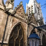 Pick A Flat\'S Apartment In Notre-Dame De Paris - Rue Saint-Severin