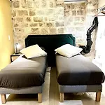 Charming Apartment Near Notre-Dame