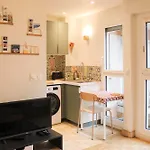 Renovated Studio - Near Place De La Nation