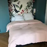 Paris 9, Entre Opera Et Pigalle, Superbe Appartement Avec Balcon