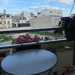 Paris 9, Entre Opera Et Pigalle, Superbe Appartement Avec Balcon