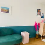 Paris 9, Entre Opera Et Pigalle, Superbe Appartement Avec Balcon
