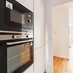 3 Bedroom Flat Close Montmartre