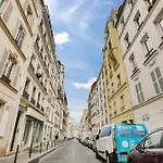 Chic Studio With Terrace In Paris