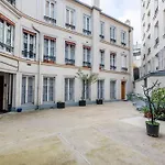 Stylish Accommodation In The Middle Of Paris