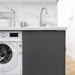 Appartement Moderne Pour 4 Proche Arc De Triomphe