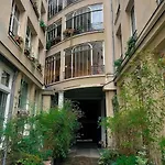 Studio Parisien, Le Louis Blanc