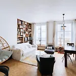 Central & Peaceful Apartment For 5 Republique!
