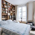 Central & Peaceful Apartment For 5 Republique!