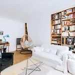 Central & Peaceful Apartment For 5 Republique!