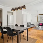 Luxury Apartment La Tour Paris